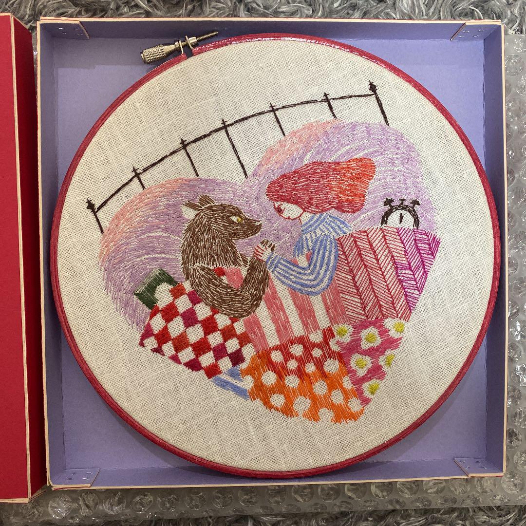 奥見伊代　刺繍作品　箱は開けましたが一度も飾っていません