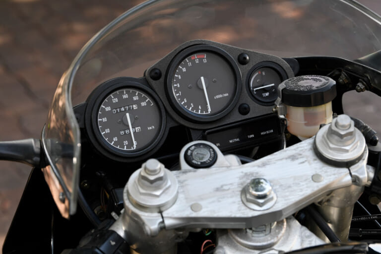 80s国産名車「ヤマハ TZR250(3MA)」再見【最後にして究極の2ストパラレルツイン】│WEBヤングマシン｜新車バイクニュース